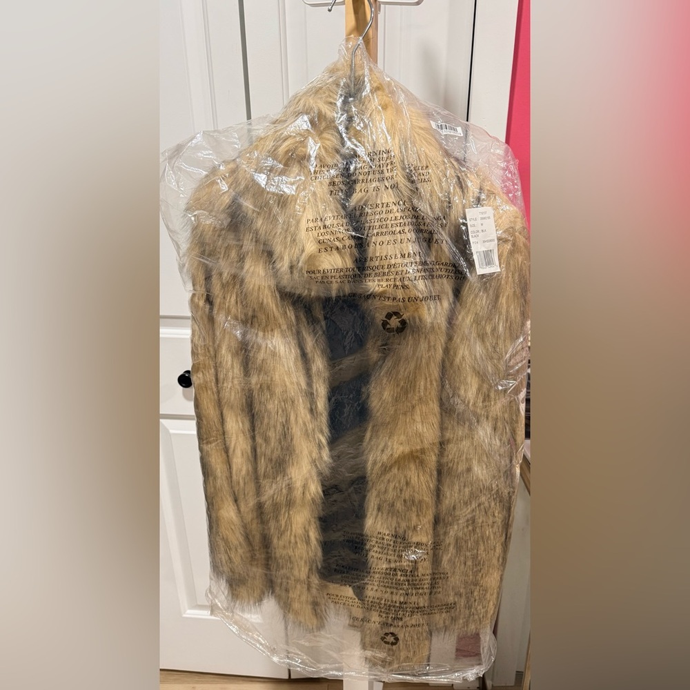 Zara Faux Fur Jacket in Beige (M)-Never Worn